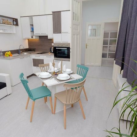 Boutique Residence Jokai - Apartment In The City Center Budapest Eksteriør billede